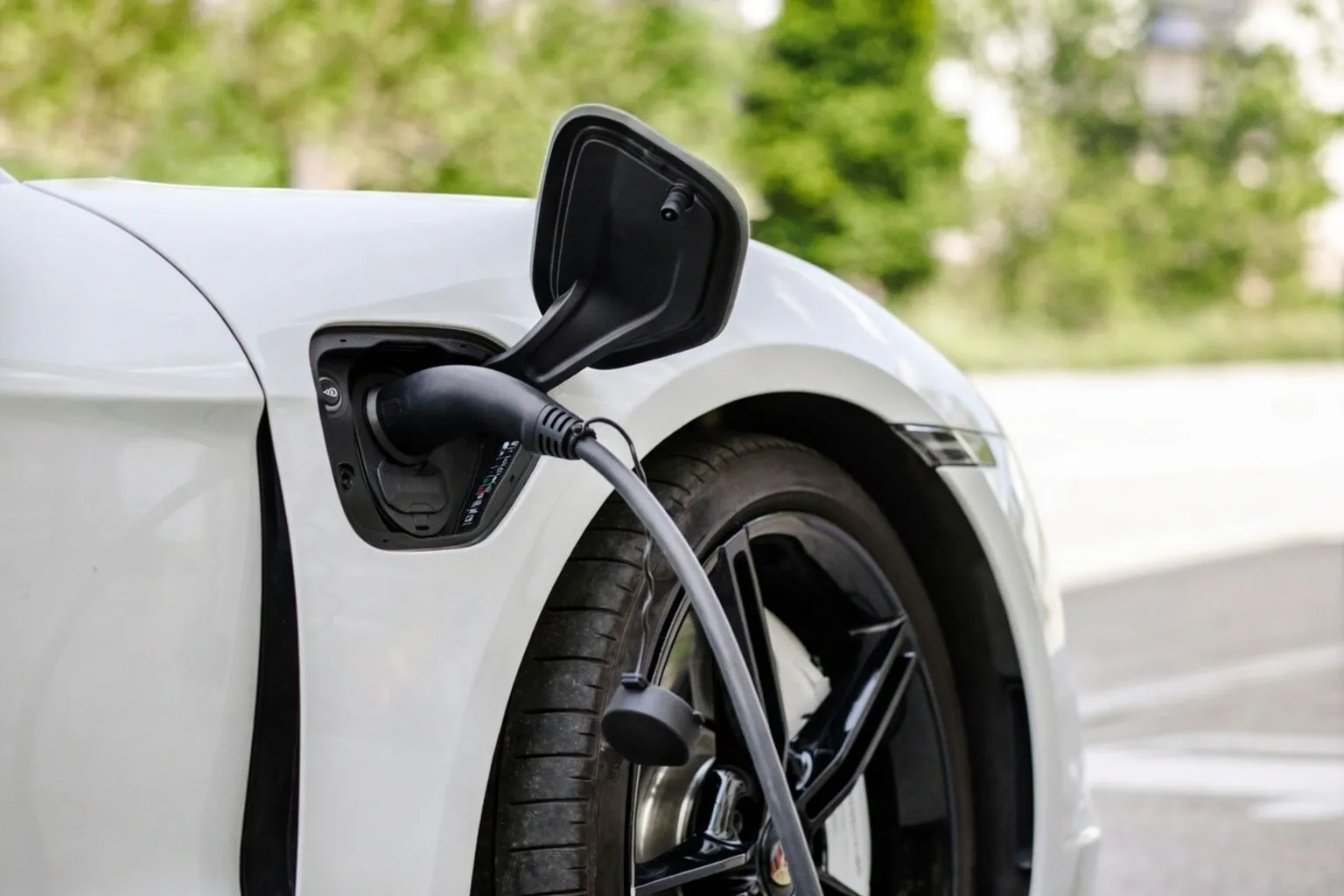 Le marché de l'occasion bascule : l'électrique devient la nouvelle norme