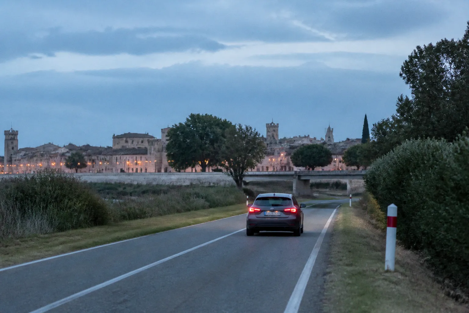 Location de voiture à Arles : guide pratique et conseils