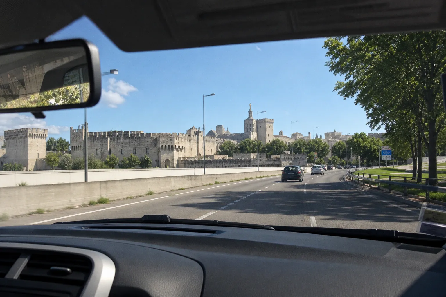 Location de voiture à Avignon : guide pratique