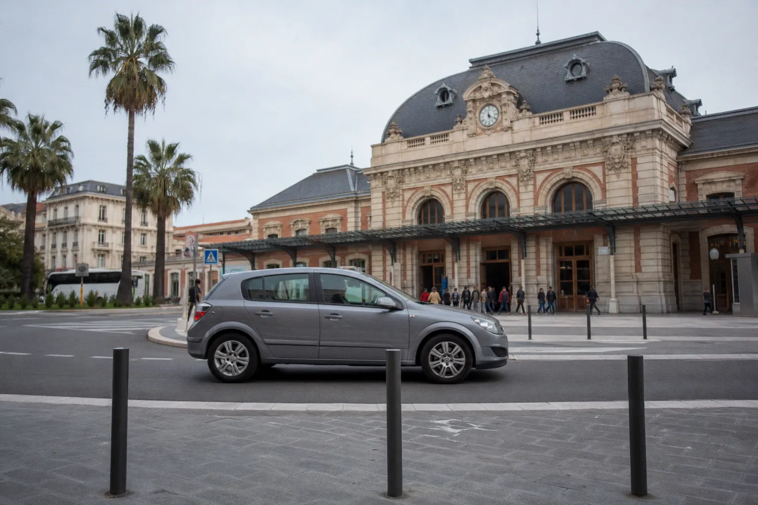 Location de voiture à Nice : guide pratique et conseils