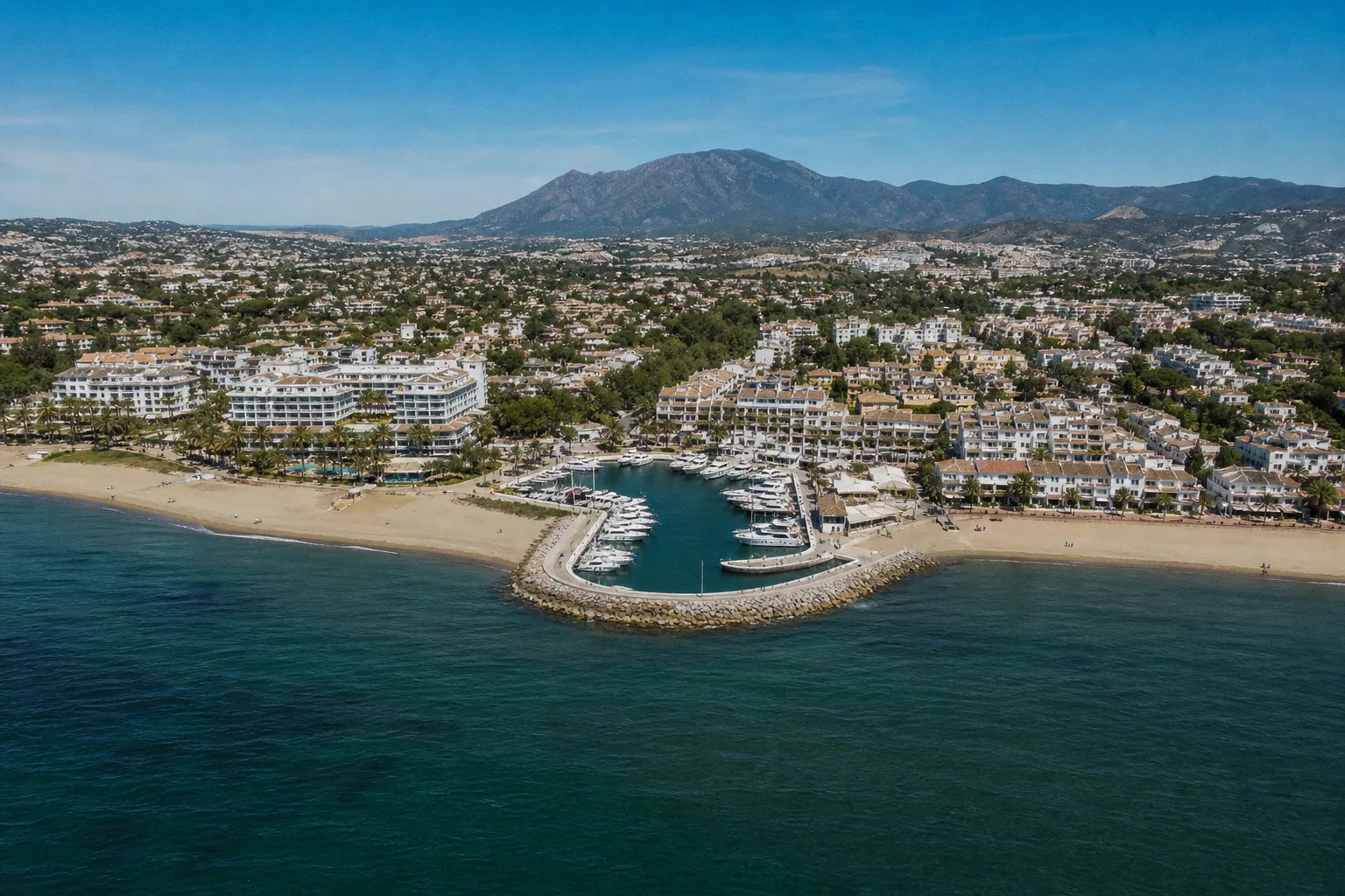 Marbella au-delà des plages : 10 sites incontournables à explorer en voiture