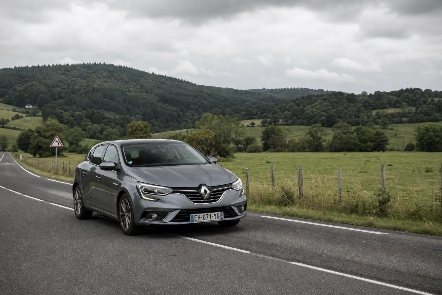 Pourquoi préférer une Renault Mégane IV diesel à un SUV pour vos longs trajets